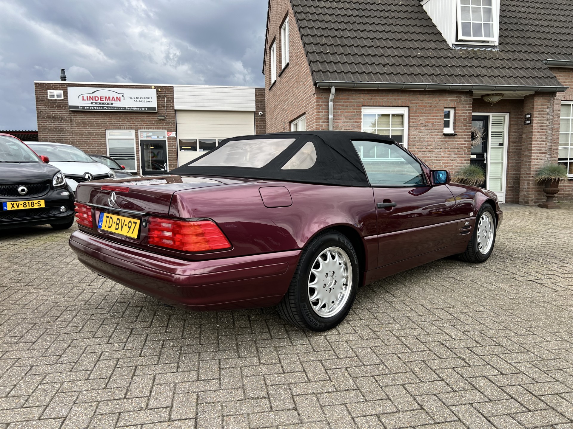 38241204-3.jpg
