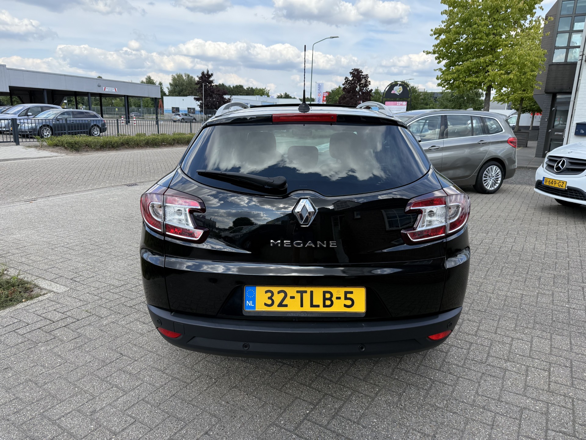 46974337-15.jpg