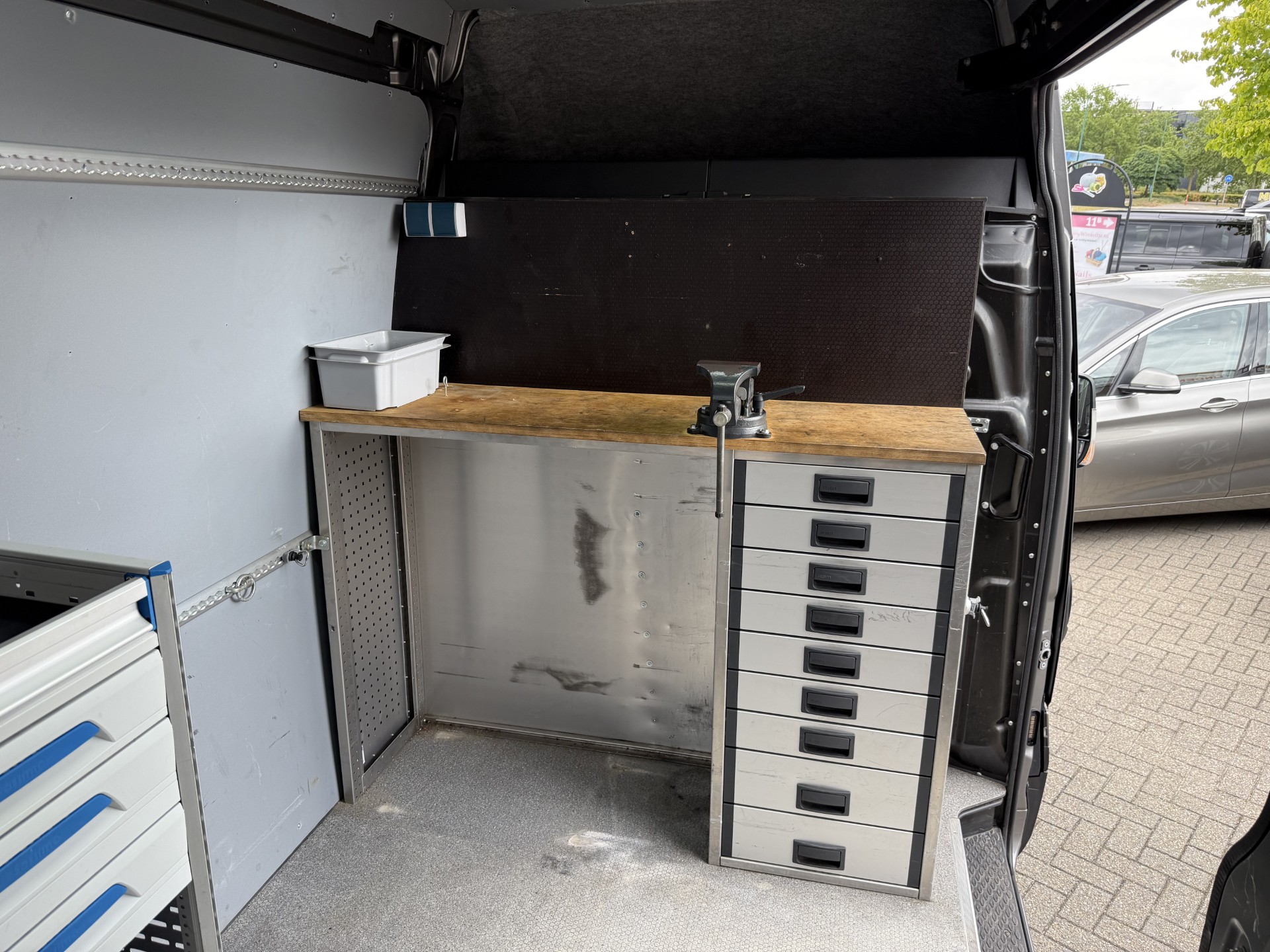 47161296-14.jpg