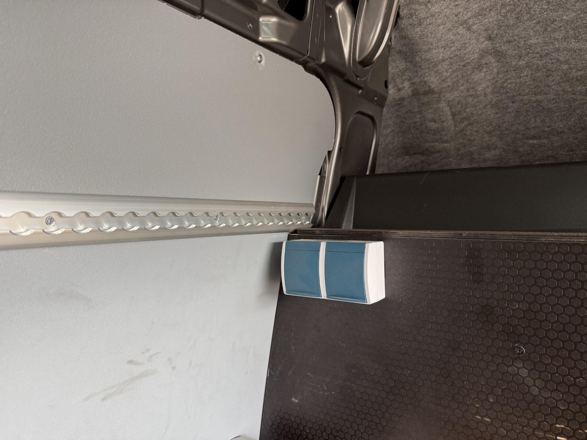 47161296-16.jpg