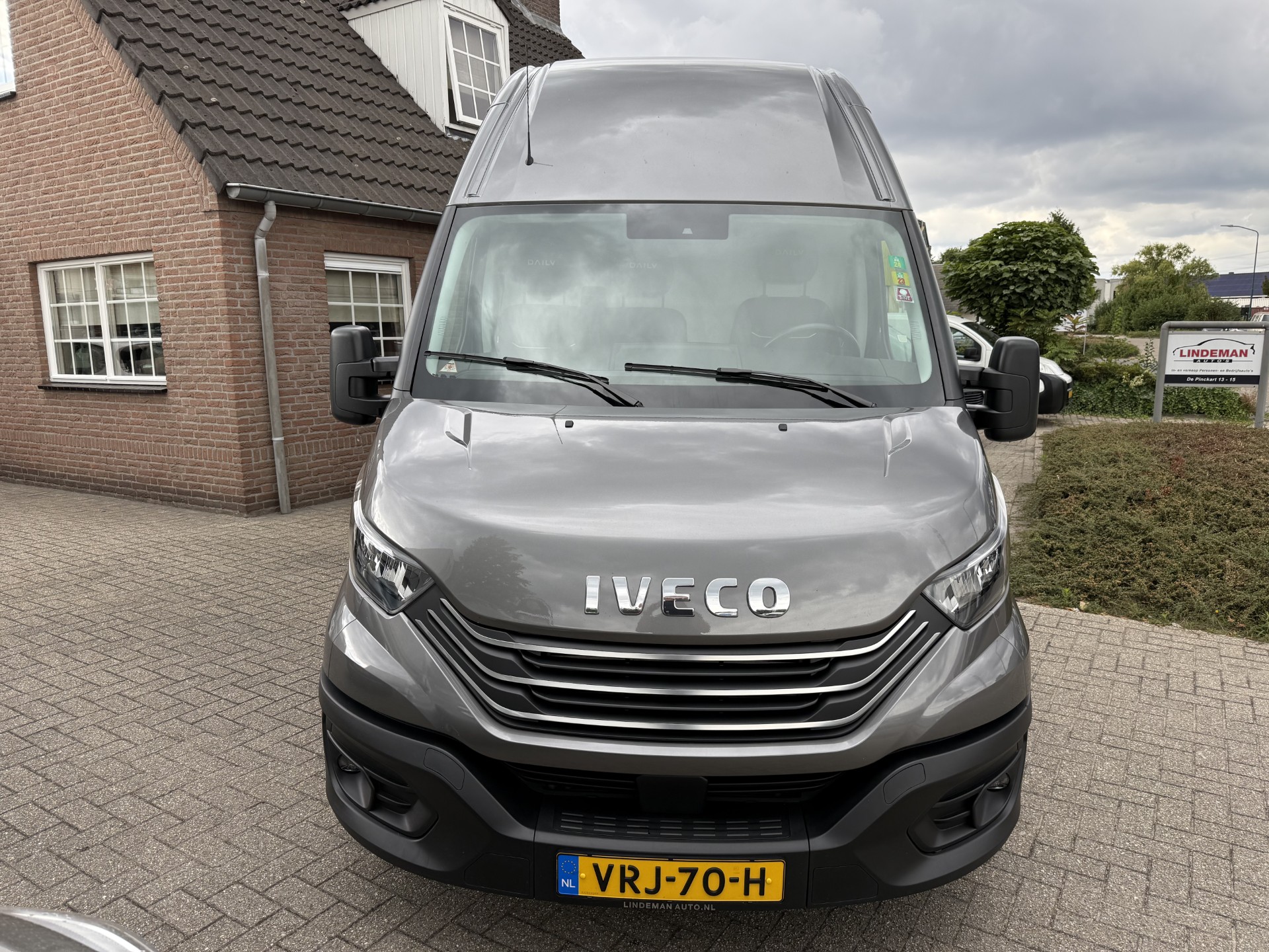 47161296-20.jpg
