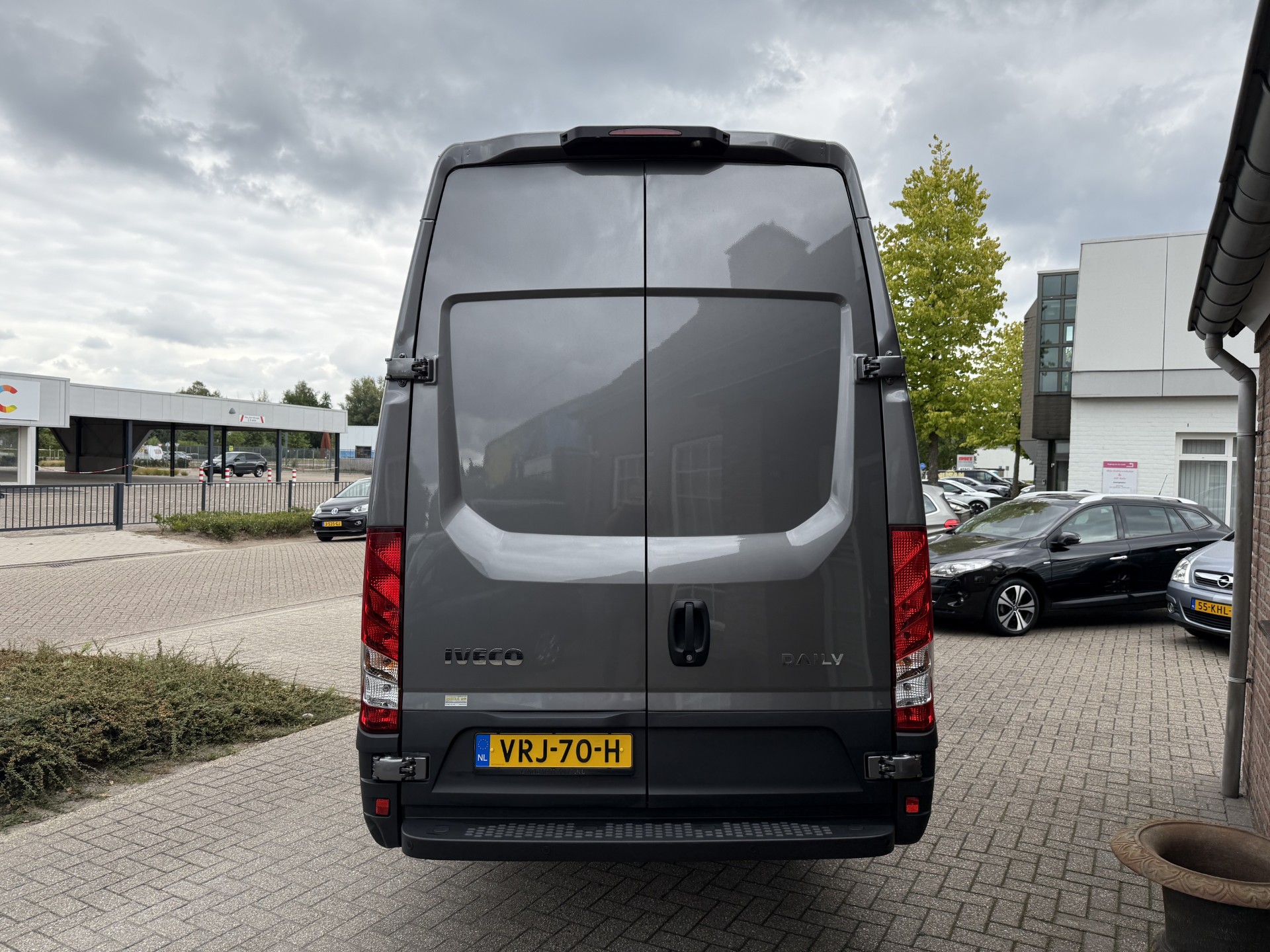 47161296-21.jpg