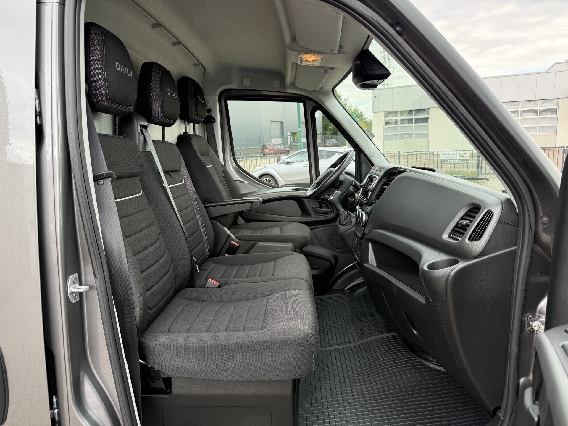 47161296-3.jpg