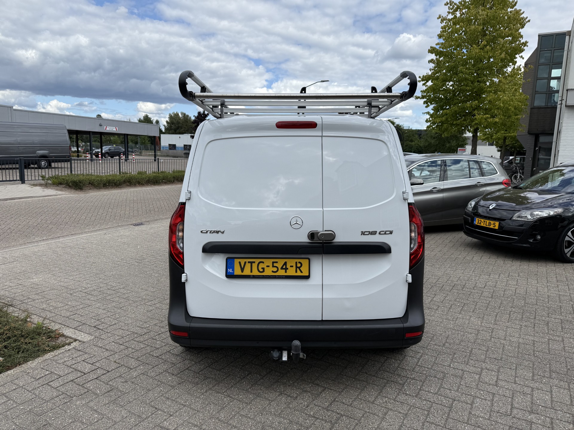 47163969-14.jpg