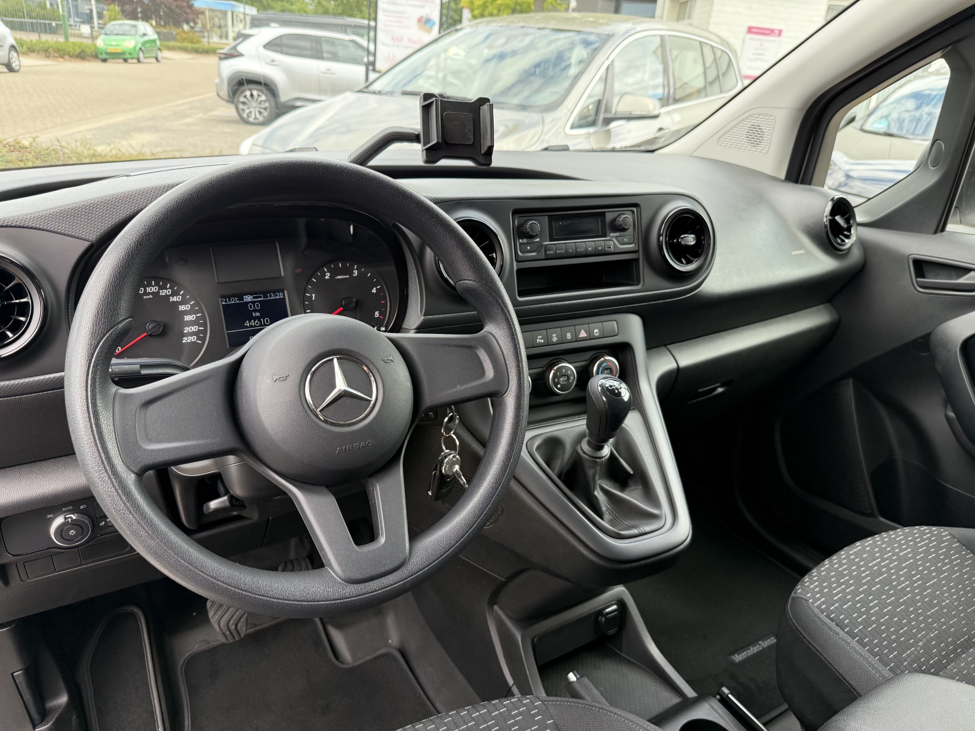 47163969-2.jpg