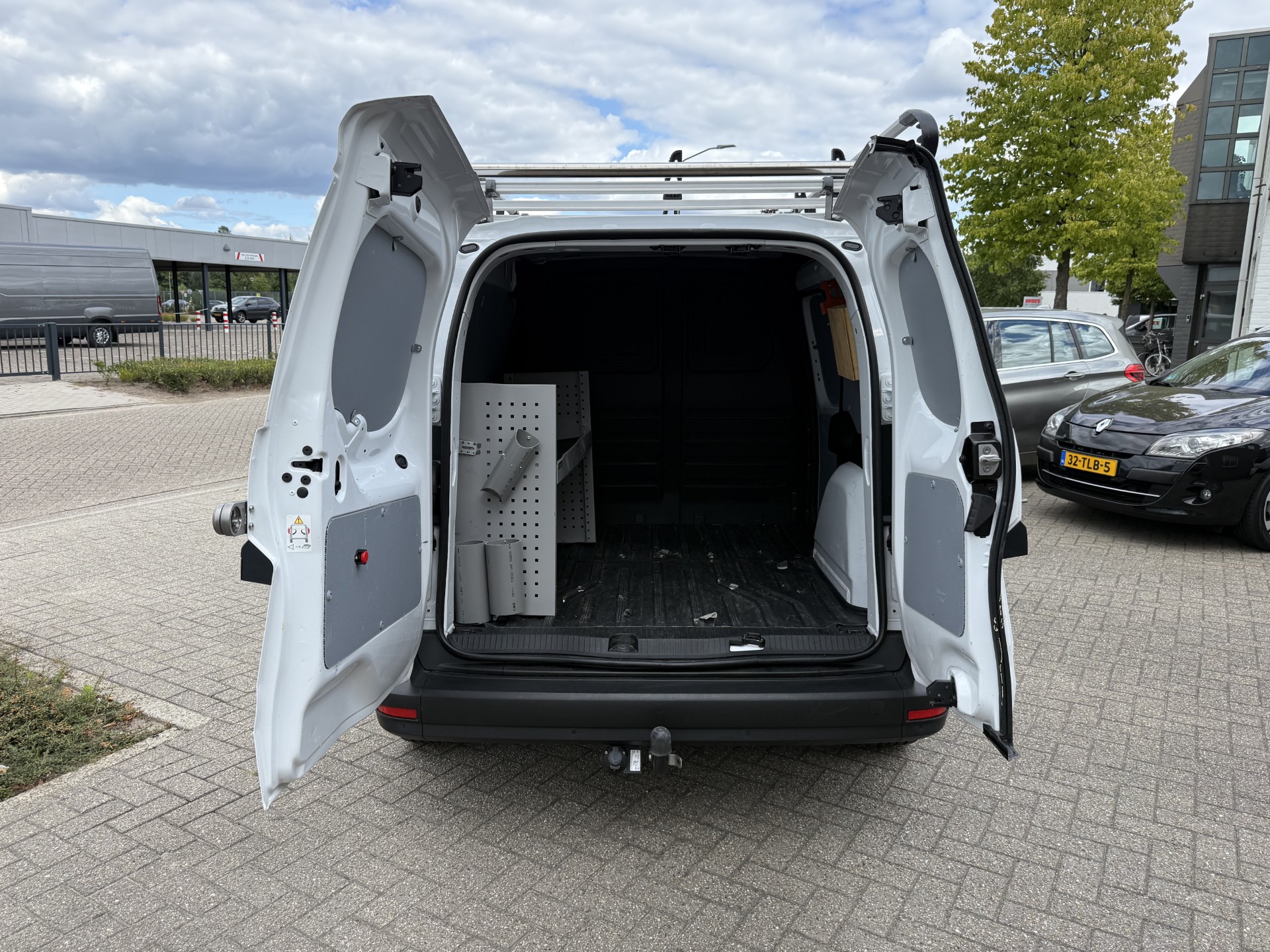 47163969-9.jpg