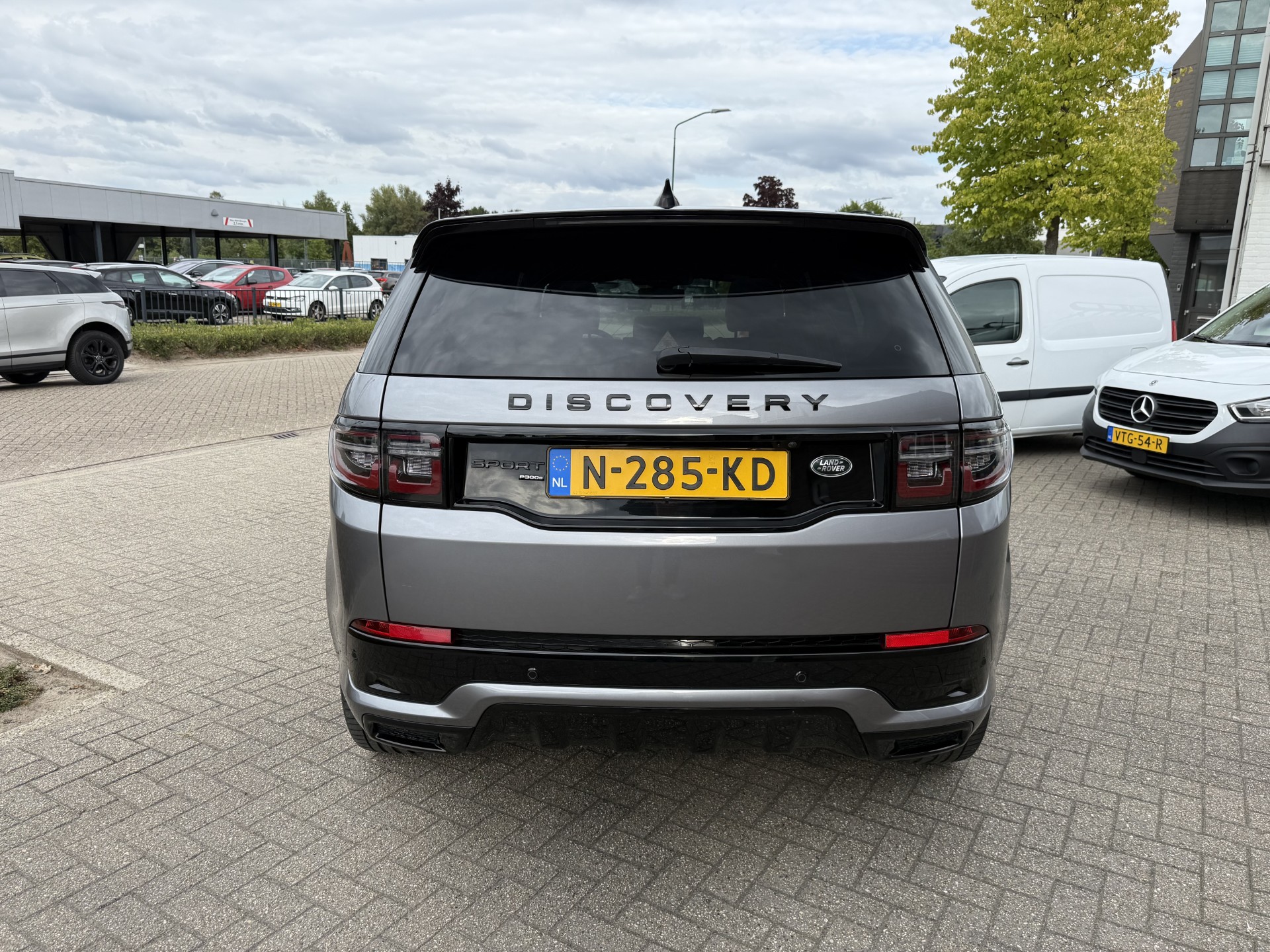 47469145-18.jpg