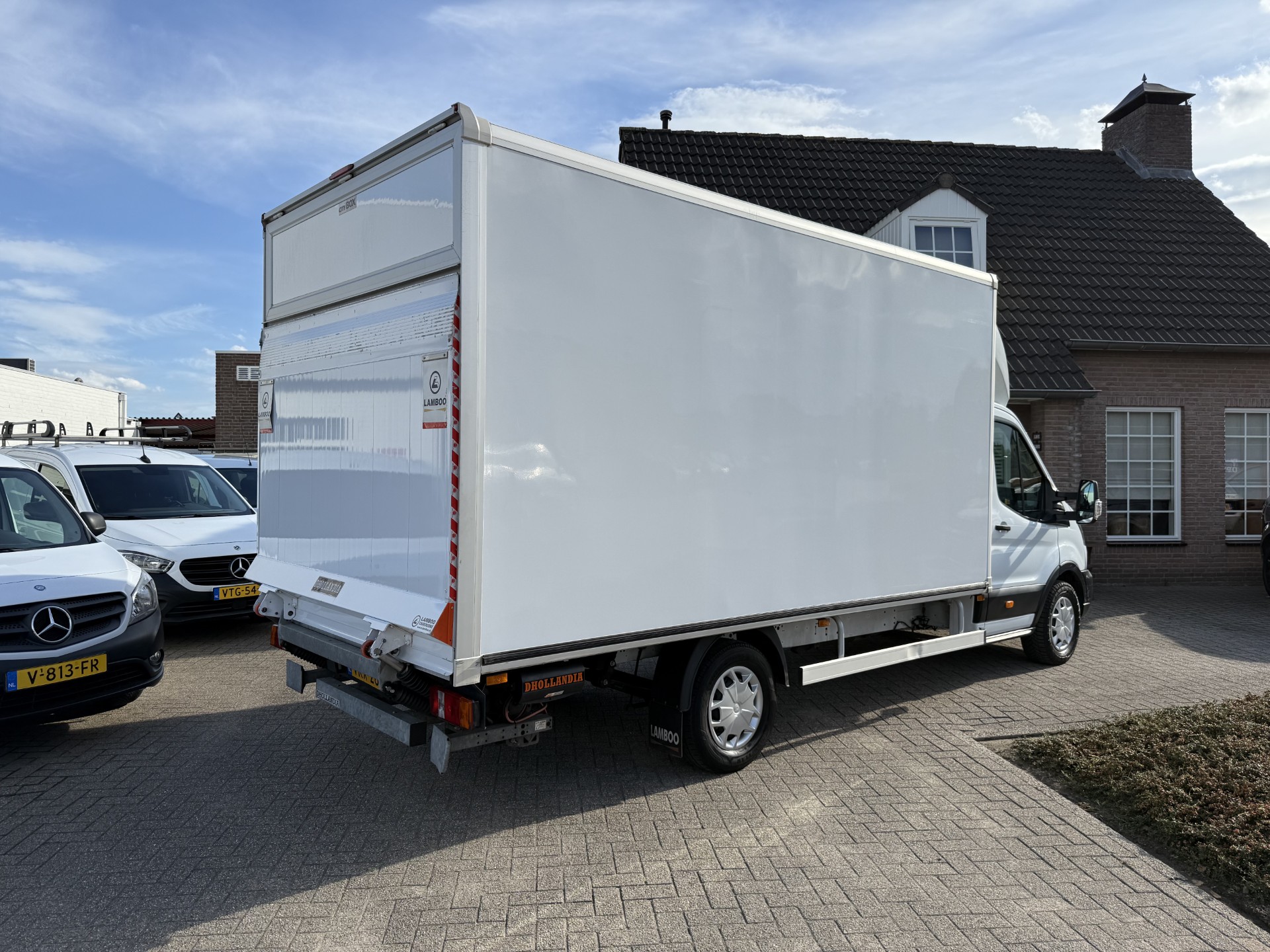 47480469-1.jpg