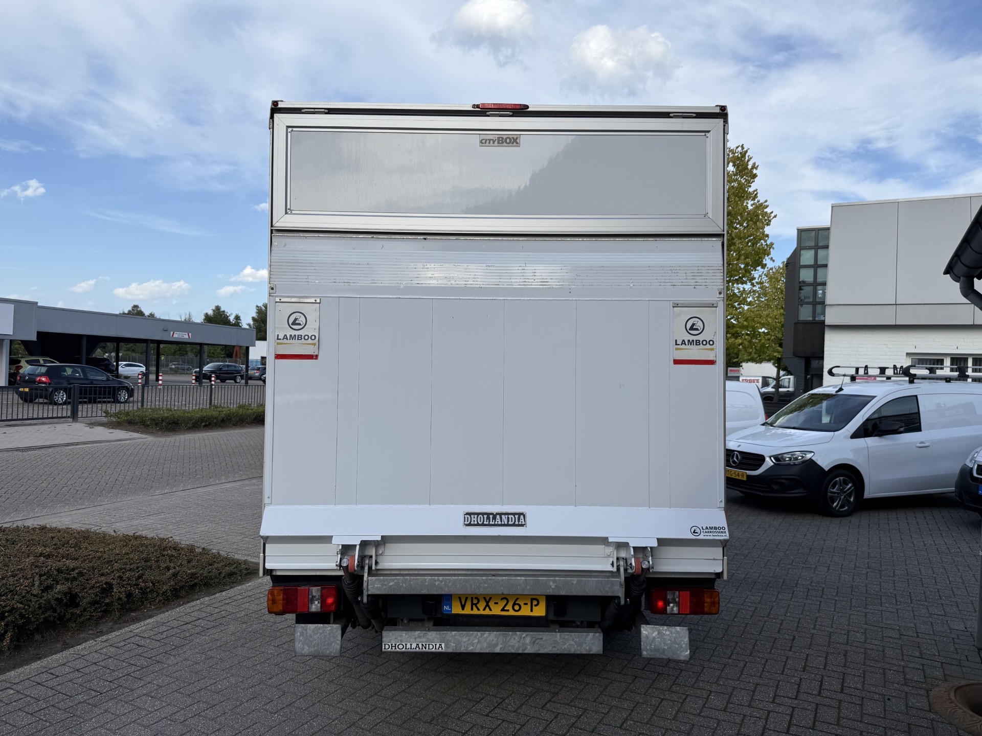 47480469-17.jpg