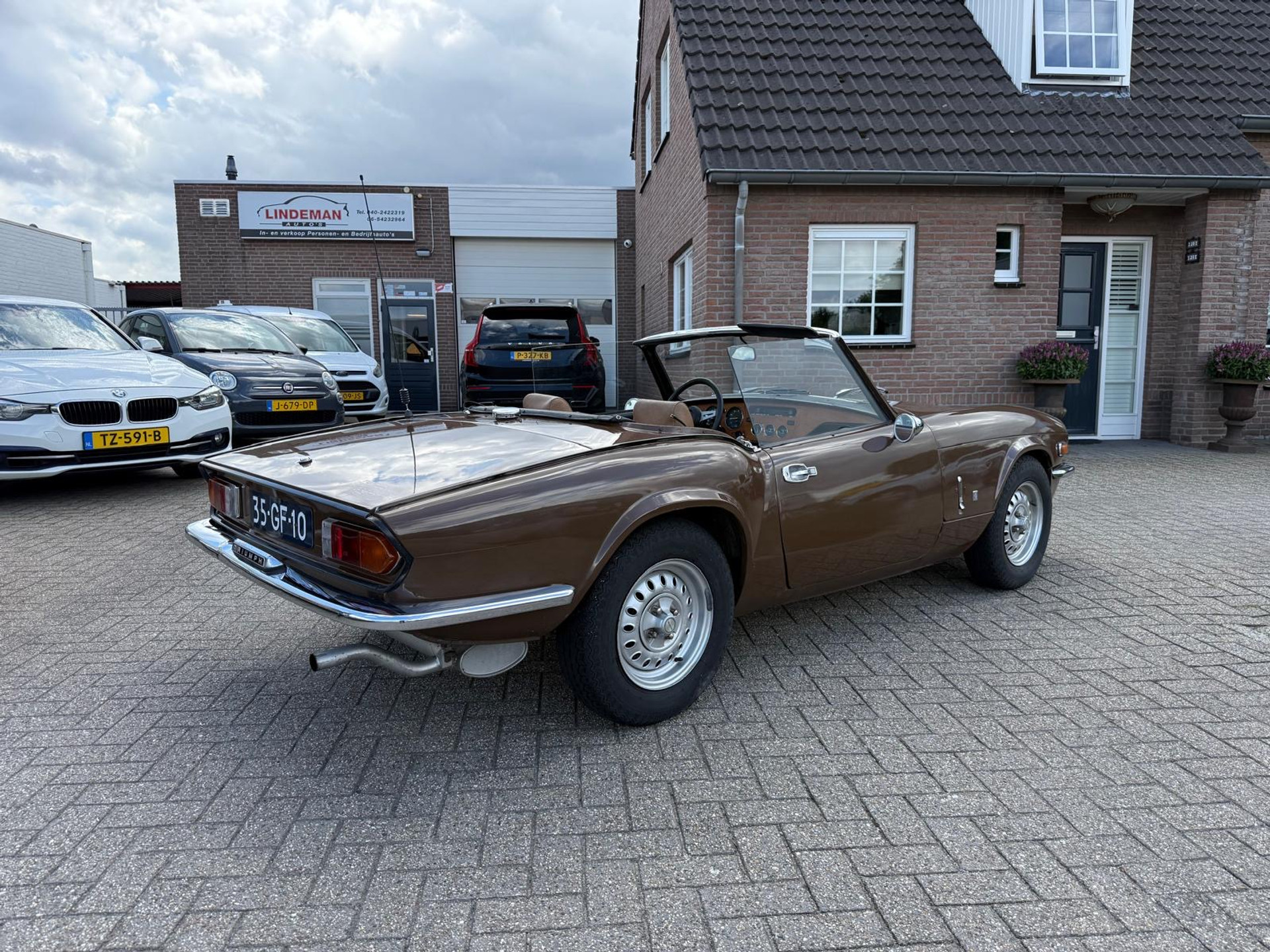 56089145-1.jpg
